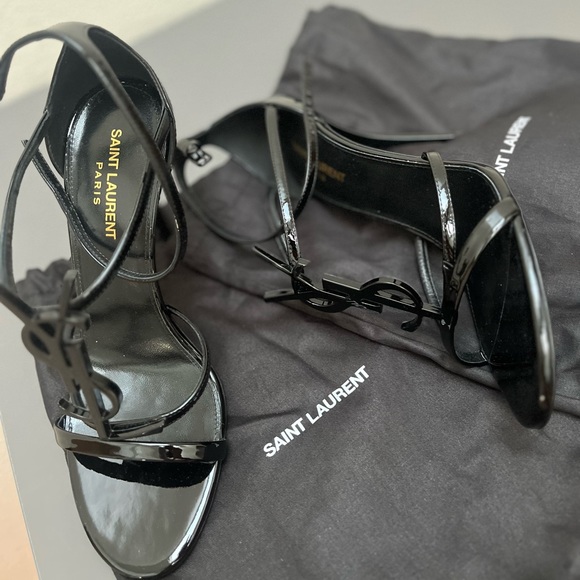 On-Point Glossy Heels In Black (SIZE 36 & 39 LEFT)